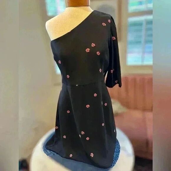 Park & Fifth strapless one shoulder dress. This is classy and sophisticated. - Picture 3 of 7